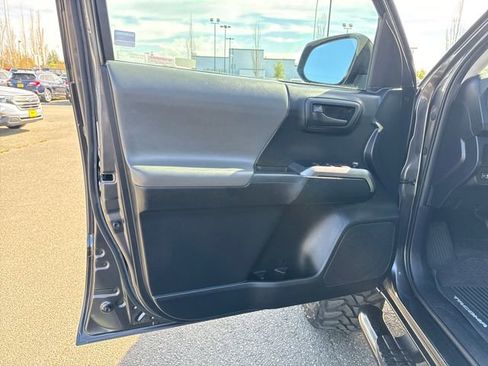 Used 2017 Toyota Tacoma SR5 w/ Tow Package image 17