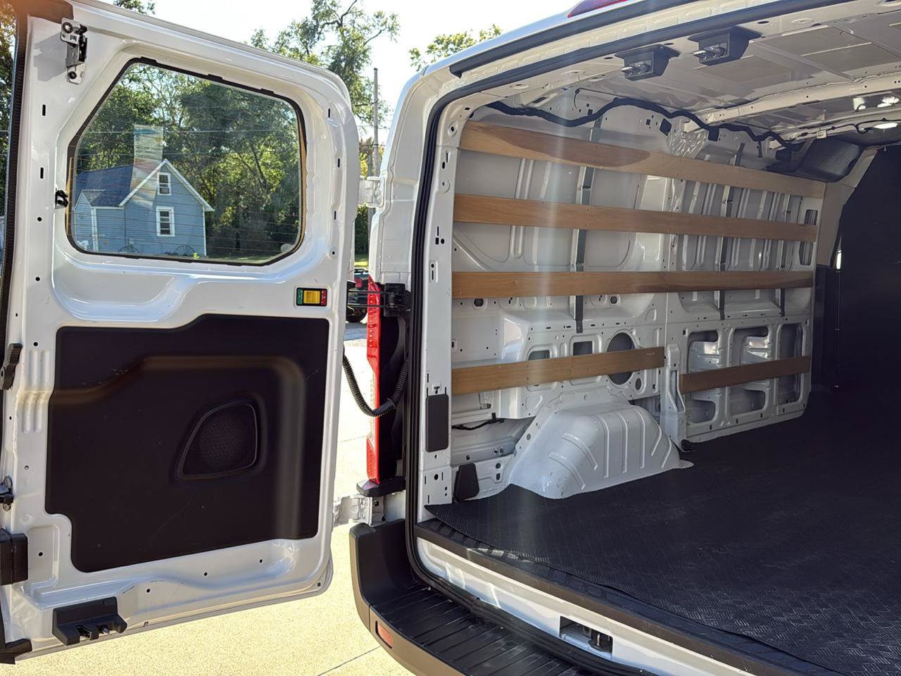 Used 2025 Ford Transit 250 Low Roof w/ Exterior Upgrade Package RWD image 16