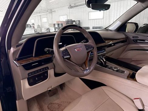 Used 2023 Cadillac Escalade Sport Platinum w/ LPO, ONYX Package AWD/4WD image 8