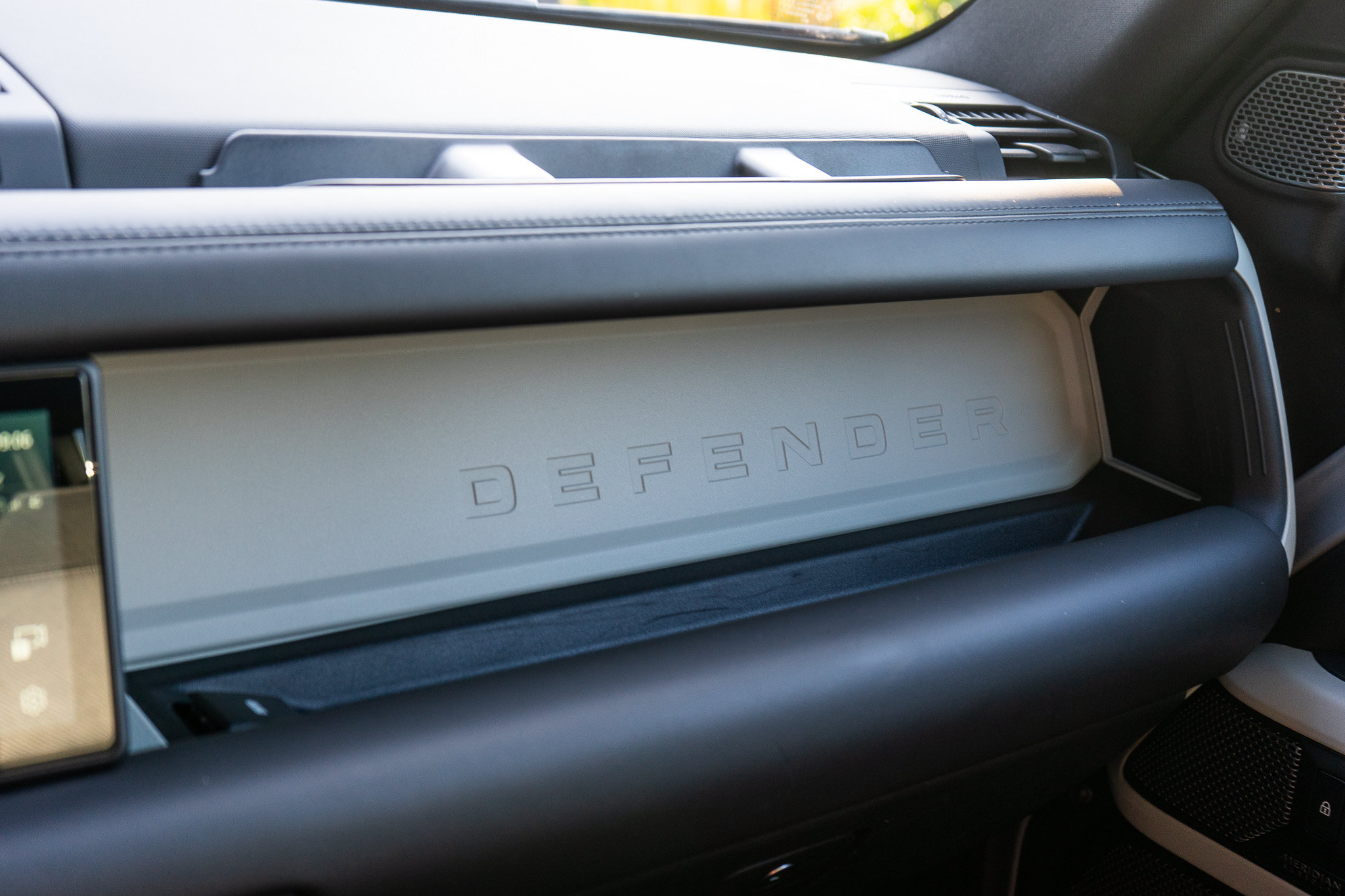 Used 2021 Land Rover Defender 110 X-Dynamic HSE AWD/4WD image 37