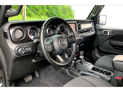 Used 2021 Jeep Wrangler Unlimited Sport AWD/4WD image 11