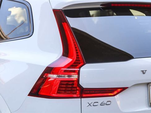 Used 2024 Volvo XC60 B5 Ultimate image 9