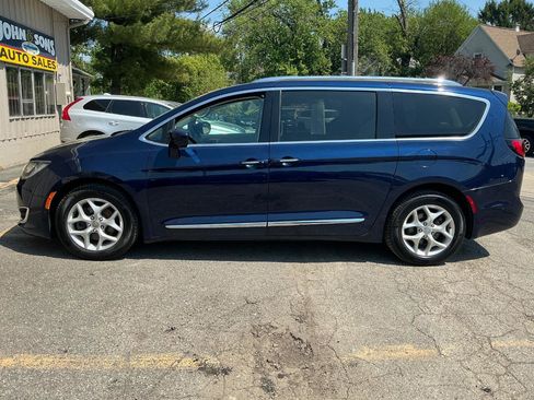 Used 2017 Chrysler Pacifica Touring-L Plus w/ Advanced Safetytec Group FWD image 6