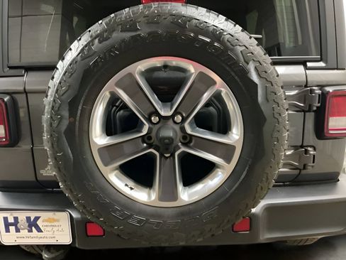 Used 2021 Jeep Wrangler Unlimited Sahara w/ Cold Weather Group AWD/4WD image 33