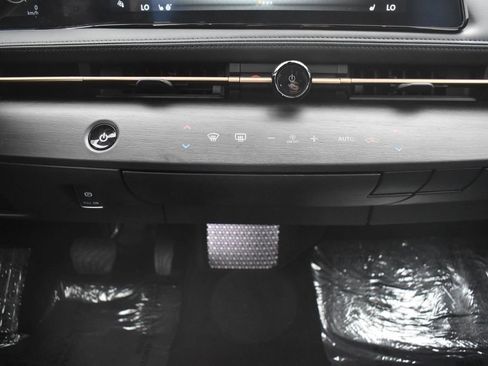 Used 2023 Nissan Ariya AWD image 11