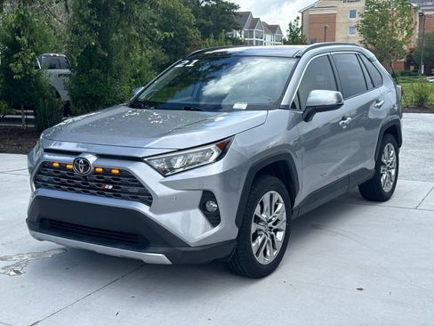 Used 2021 Toyota RAV4 Limited FWD image 3