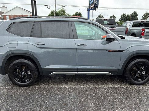 Used 2025 Volkswagen Atlas Peak Edition SE AWD/4WD image 4