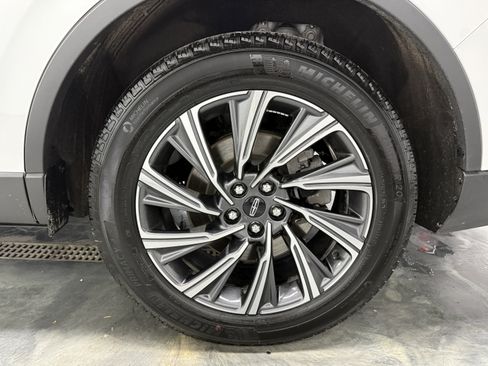 Used 2025 Lincoln Aviator AWD image 34