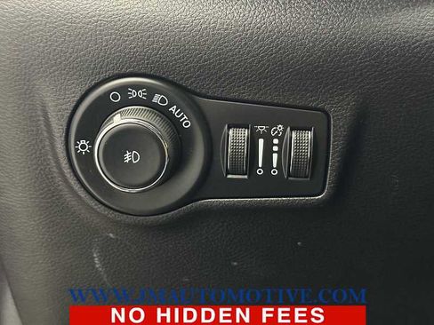 Used 2023 Jeep Compass Limited image 37