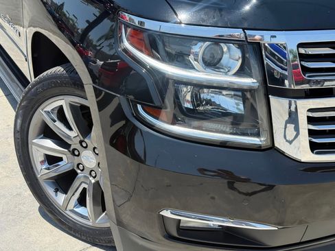 Used 2020 Chevrolet Suburban Premier image 3