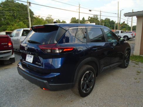Used 2024 Nissan Rogue SV AWD/4WD image 4