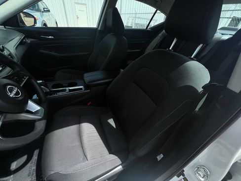 Used 2025 Nissan Altima 2.5 SV FWD image 14