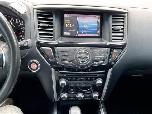 Used 2015 Nissan Pathfinder SV FWD image 31
