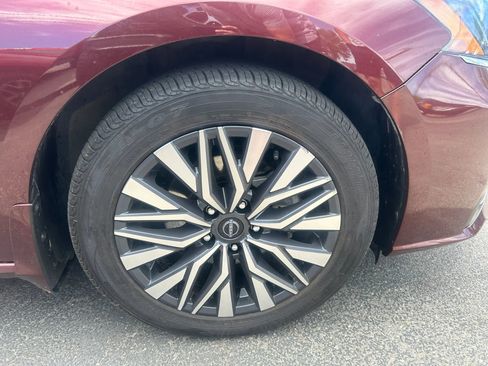 Used 2023 Nissan Altima 2.5 SV AWD/4WD image 4
