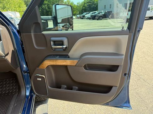 Used 2016 Chevrolet Silverado 1500 LTZ w/ LTZ Plus Package AWD/4WD image 22