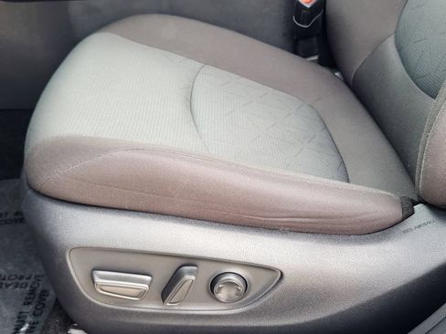 Used 2025 Toyota RAV4 XLE FWD image 24
