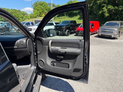 Used 2009 GMC Sierra 2500 SLE w/ Convenience Package AWD/4WD image 50