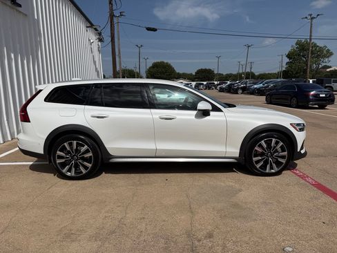 Used 2023 Volvo V60 B5 Cross Country Ultimate AWD/4WD image 8