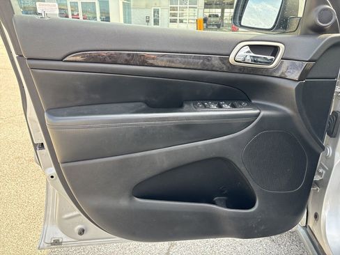 Used 2011 Jeep Grand Cherokee Laredo image 8