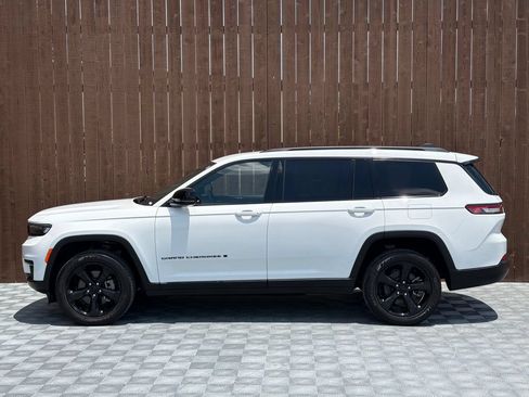 Used 2023 Jeep Grand Cherokee L Laredo RWD image 15
