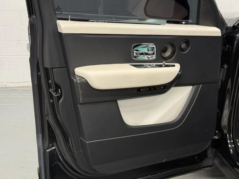 Used 2022 Rolls-Royce Cullinan Black Badge w/ Dark Exterior Package image 32