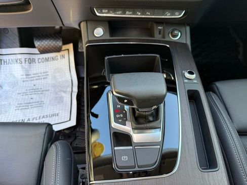 Used 2025 Audi Q5 e Prestige w/ Prestige Package image 19