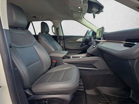 Used 2025 Ford Explorer Active w/ Active Comfort Package RWD image 20
