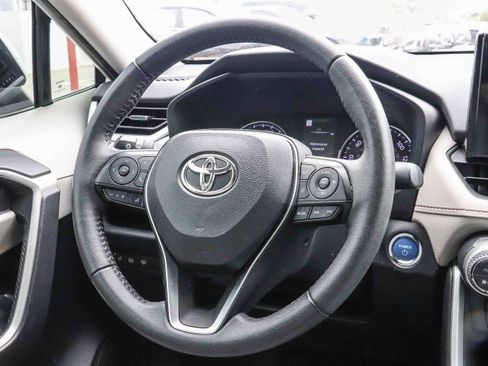 Used 2022 Toyota RAV4 XLE Premium AWD/4WD image 16