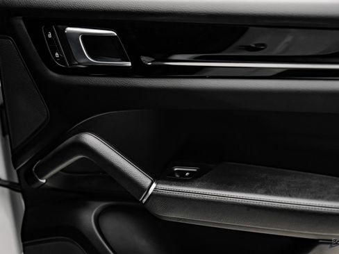 Used 2023 Porsche Cayenne image 78
