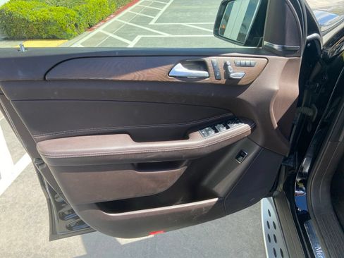 Used 2019 Mercedes-Benz GLS 450 4MATIC image 8