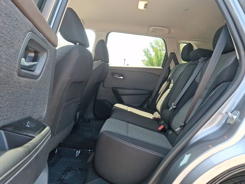 Used 2022 Nissan Rogue SV AWD/4WD image 10