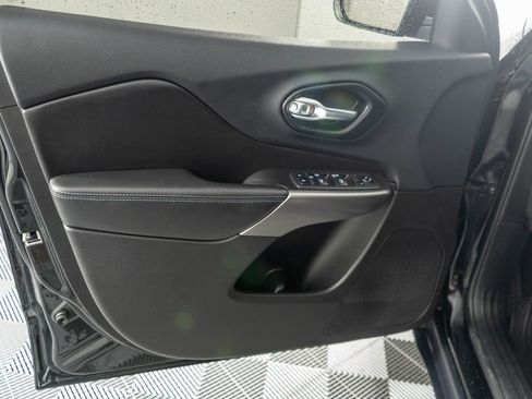 Used 2019 Jeep Cherokee Latitude w/ Popular Appearance Group image 21