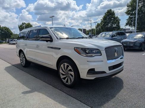 Certified 2023 Lincoln Navigator L Reserve AWD/4WD image 10