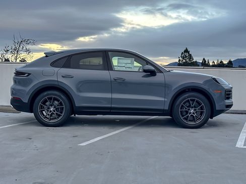New 2026 Porsche Cayenne Coupe AWD/4WD image 9