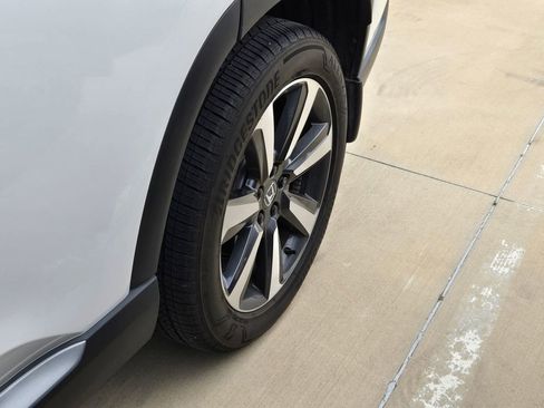Used 2025 Honda Pilot Touring image 8