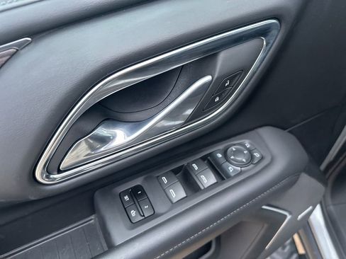 Used 2024 Chevrolet Suburban Z71 w/ Luxury Package image 14