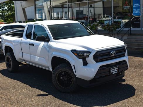 Used 2024 Toyota Tacoma SR RWD image 18