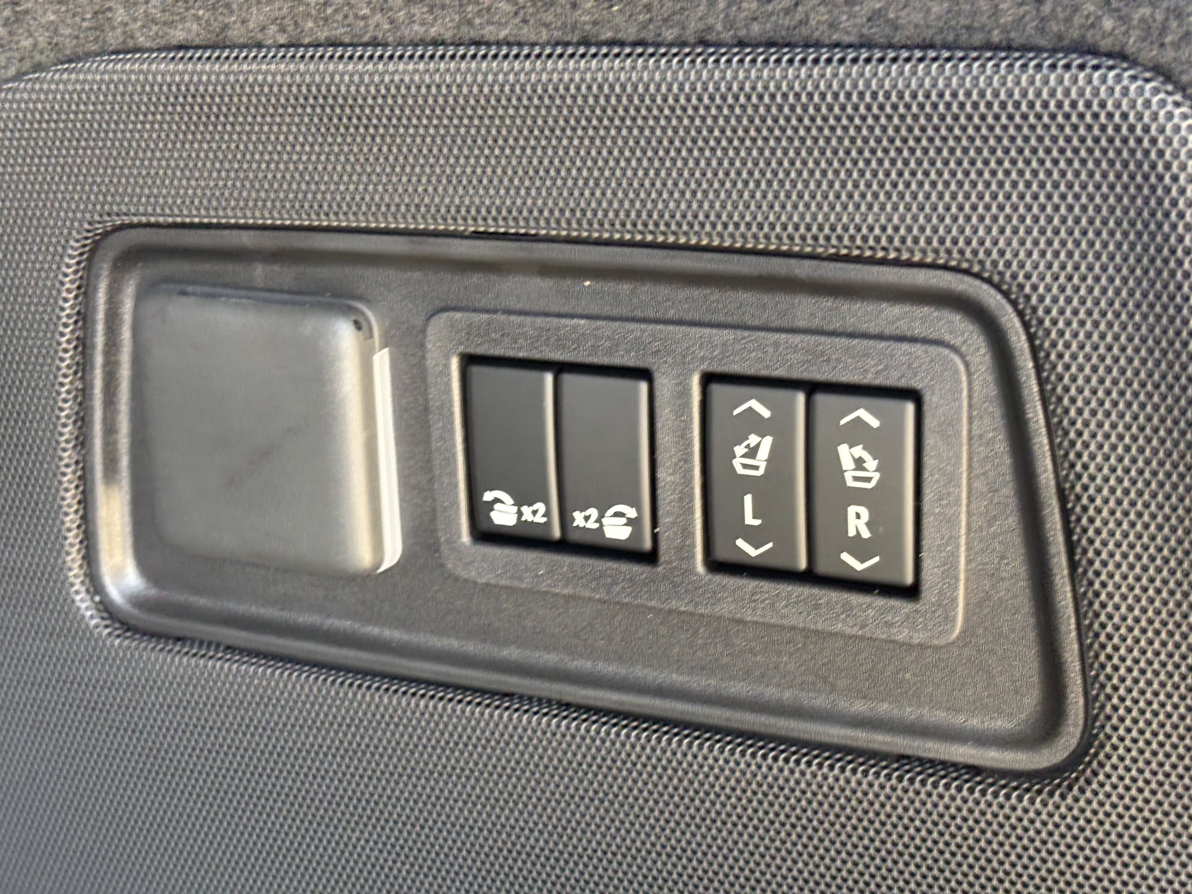 Used 2026 Cadillac Escalade V w/ LPO, ONYX Package AWD/4WD image 10