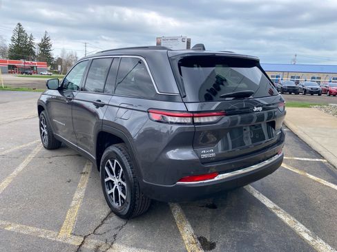 Used 2025 Jeep Grand Cherokee Limited w/ Trailer Tow Package image 3