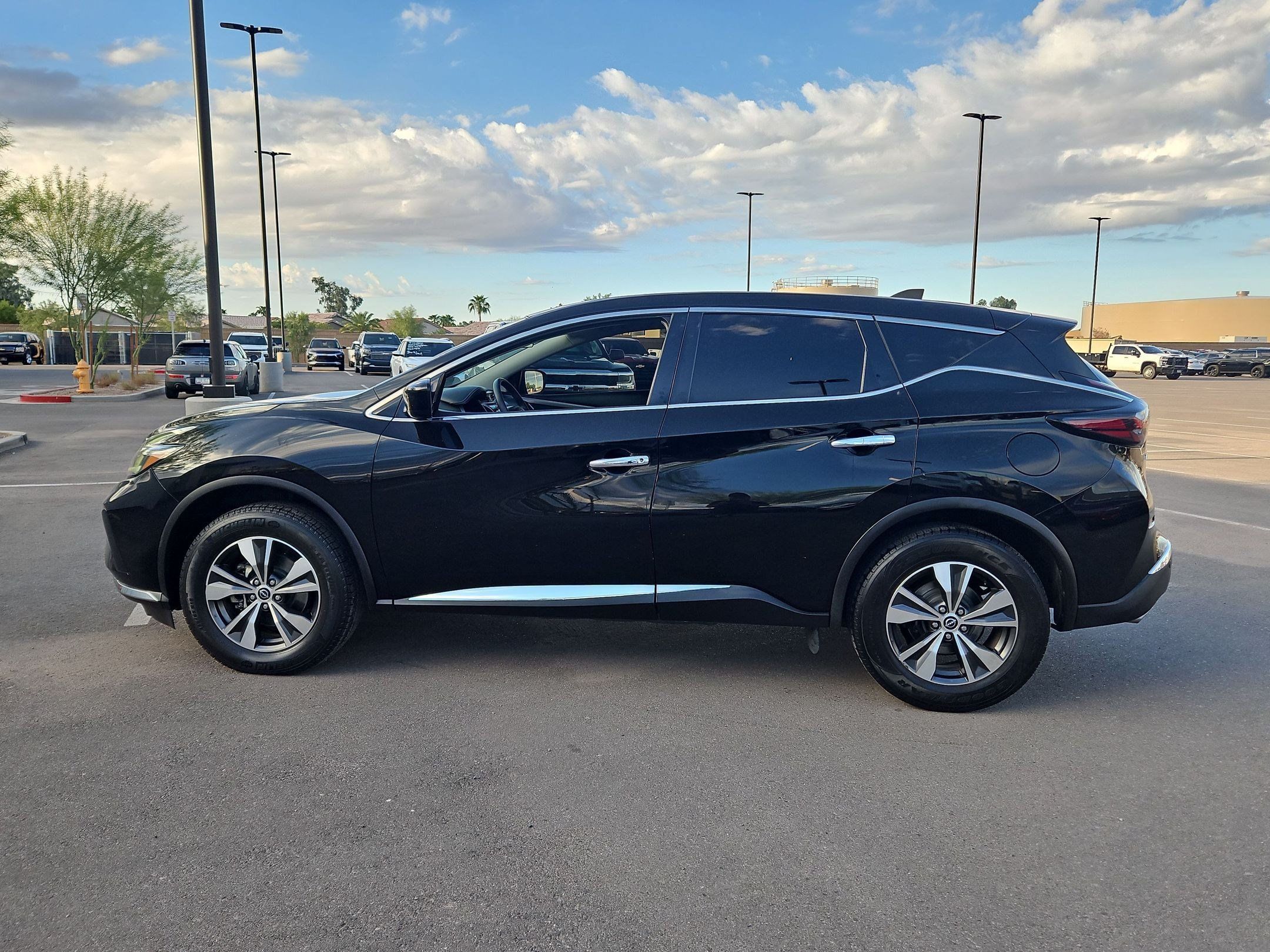 Used 2023 Nissan Murano S FWD image 2