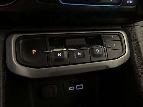 Used 2022 GMC Acadia SLT w/ Preferred Package image 9