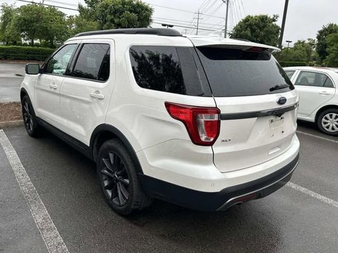 Used 2017 Ford Explorer XLT w/ Equipment Group 202A FWD image 2