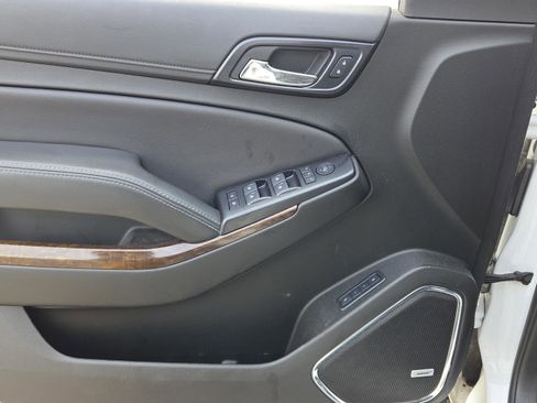 Used 2019 Chevrolet Suburban LT image 24