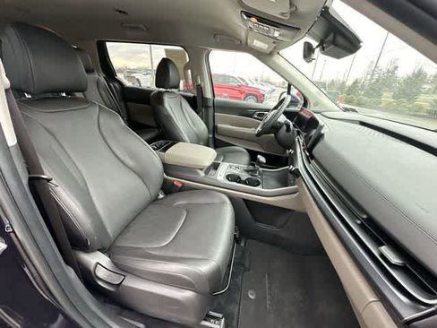 Used 2025 Kia Carnival LXS image 23