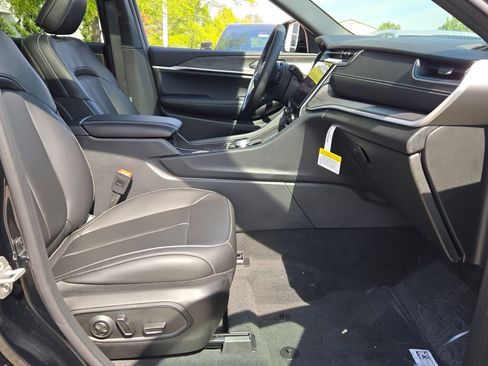 New 2025 Jeep Grand Cherokee Limited w/ MOPAR Finishing Package image 7