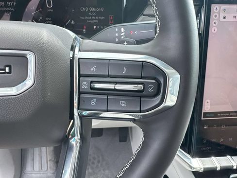 Used 2025 GMC Acadia Denali w/ LPO, All-Weather Package AWD/4WD image 29