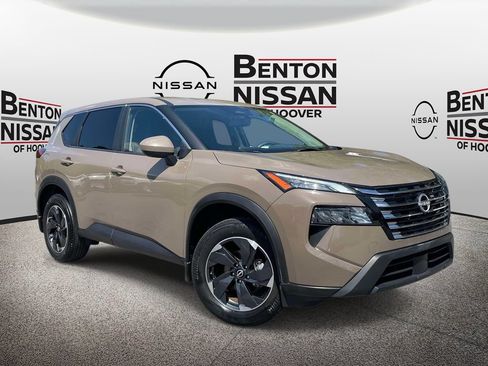 Used 2024 Nissan Rogue SV FWD image 1