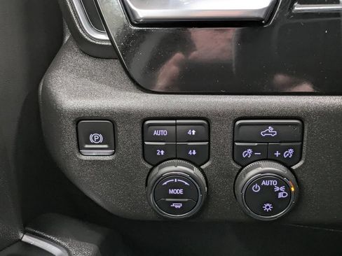 Used 2022 Chevrolet Silverado 1500 LT AWD/4WD image 12