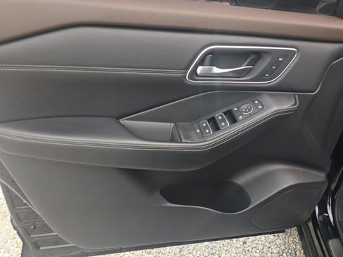 Used 2021 Nissan Rogue Platinum AWD/4WD image 14