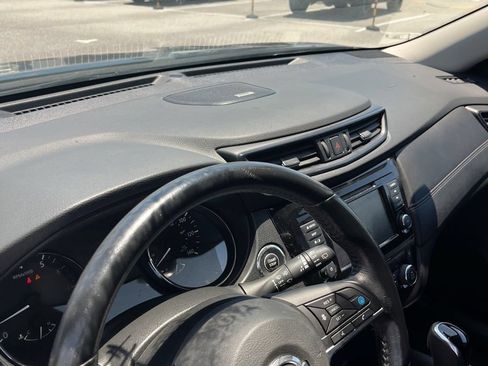 Used 2018 Nissan Rogue SL w/ Premium Package FWD image 12